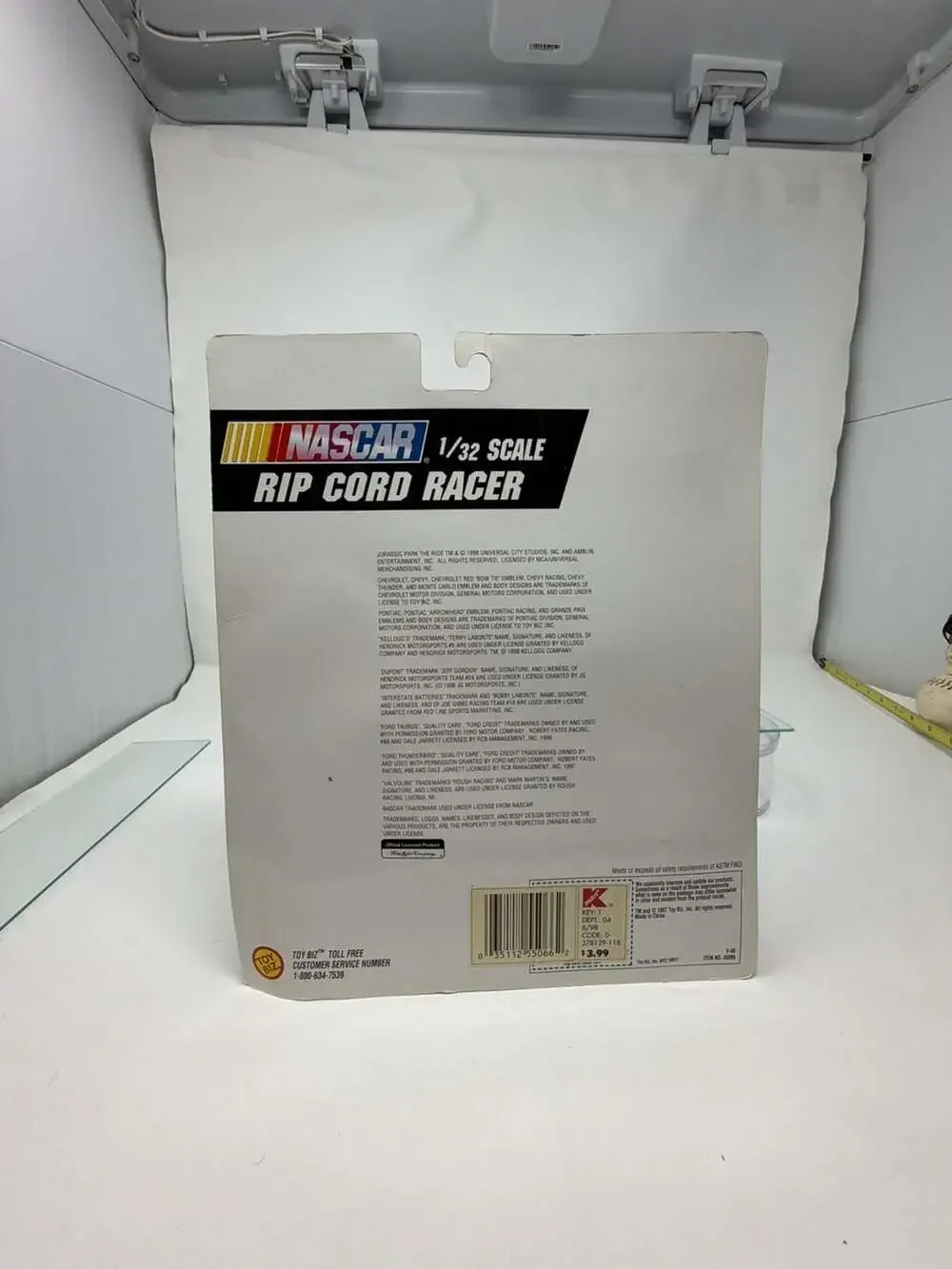 Toy Biz 1998 NASCAR Jeff Gordon #24 DuPont 1/32 Scale Rip Cord Racer